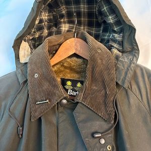 Barbour Classic Beaufort Waxed cotton Jacket with hood and zip in liner like new